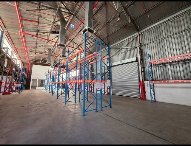5,800M² WAREHOUSE TO LET IN WADEVILLE